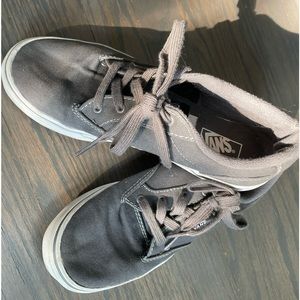 Van’s size 5 , girls, gray